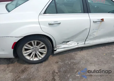 2015 Chrysler 300C z USA, uszkodzony, nr VIN 2C3CCAEG2FH802221